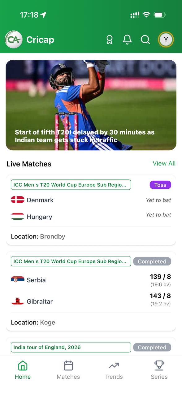 Cricap home screen showing live cricket matches